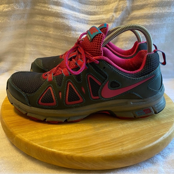 Nike Air Shoes Women’s Size 9.5 Nike Trail Alvord 10 Lace Up Sneakers Pink - Picture 4 of 10